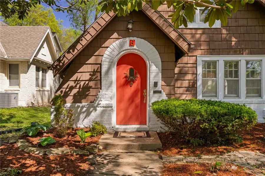 6 E 70th Terrace, Kansas City, MO 64113 - #2