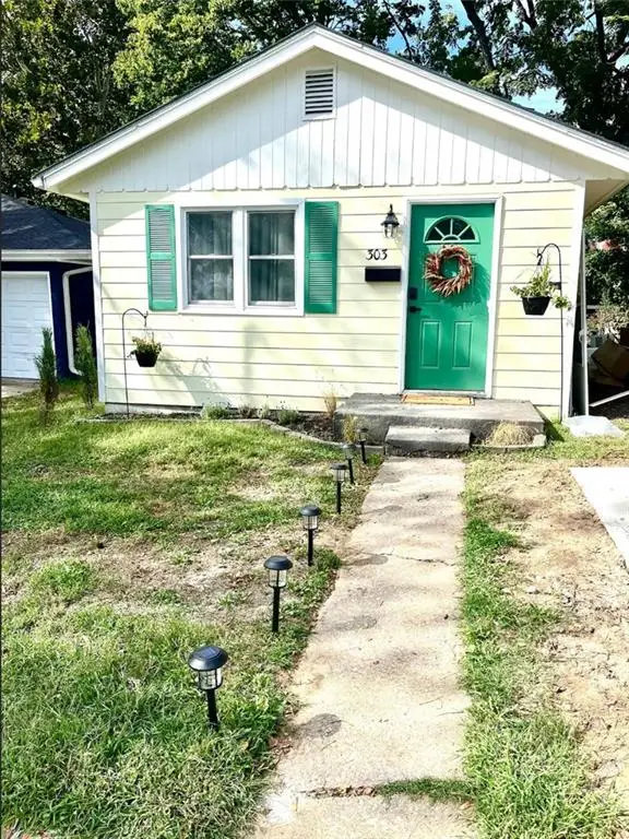 303 Mcgoodwin Avenue, Warrensburg, MO 64093