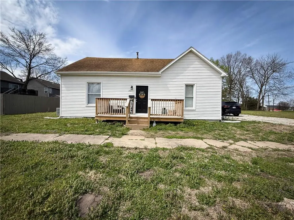 210 S Franklin Street, Raymore, MO 64083 - #1