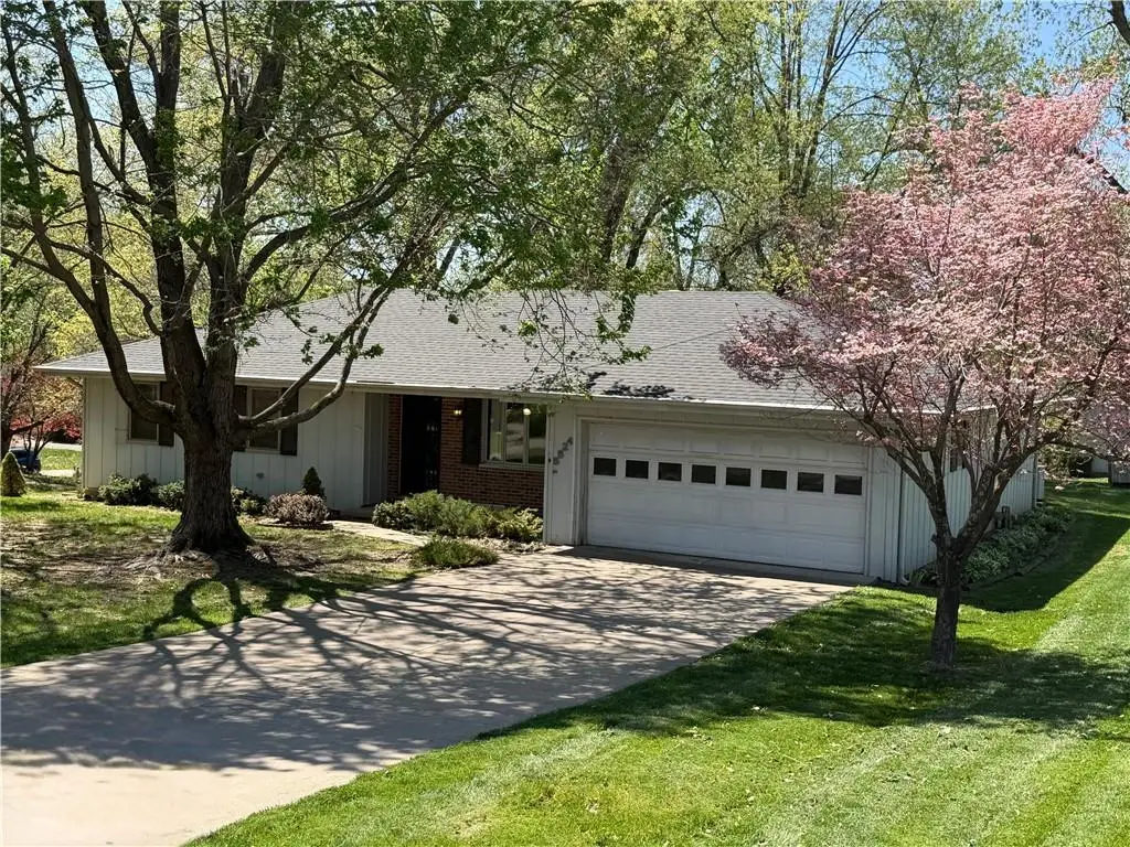 5524 S 39th Terrace, Saint Joseph, MO 64503 - #1