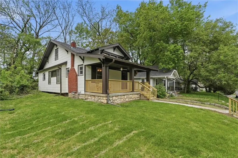 6112 Tracy Avenue, Kansas City, MO 64110 - #2