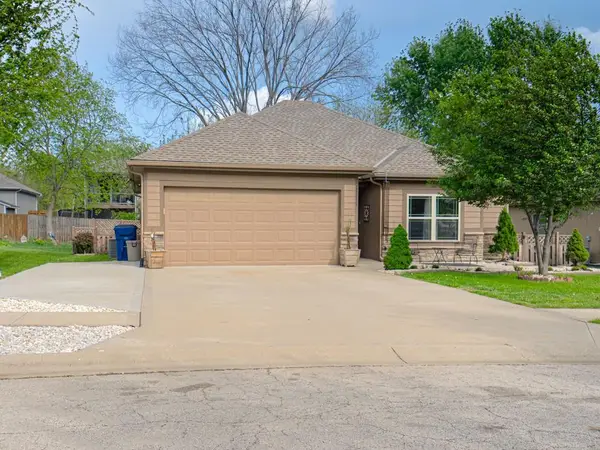 1111 SE Oak Ridge Drive, Oak Grove, MO 64075