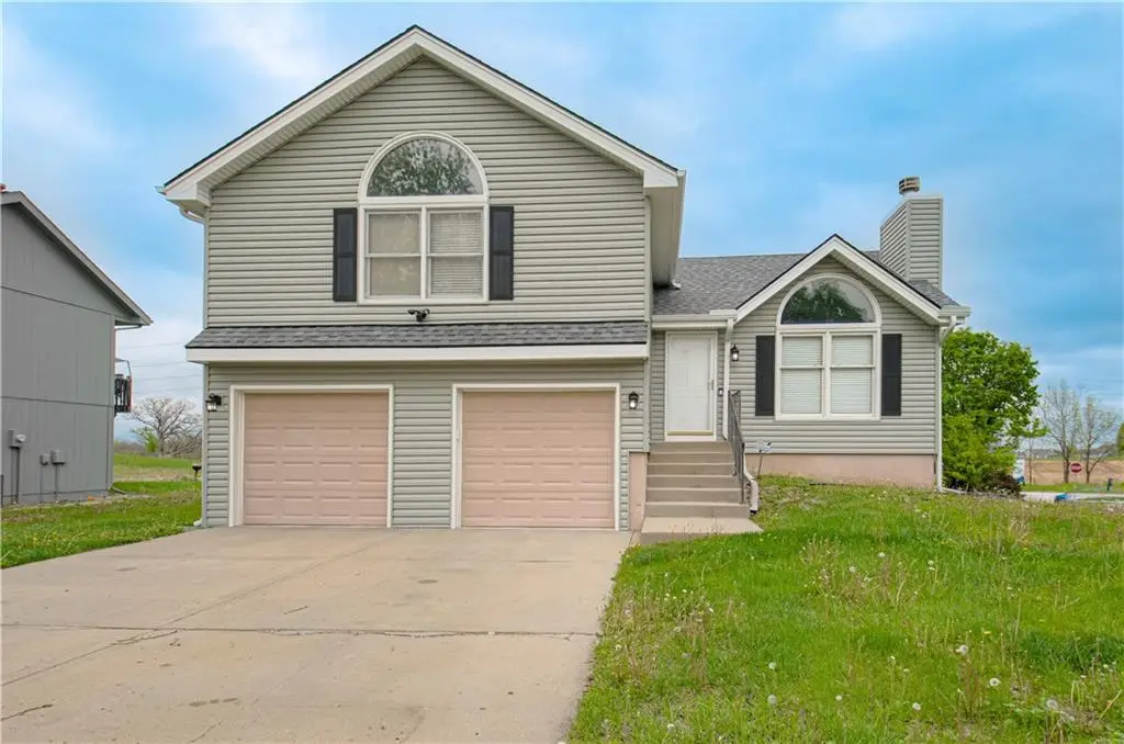 11201 N Lewis Avenue, Kansas City, MO 64157 - #1