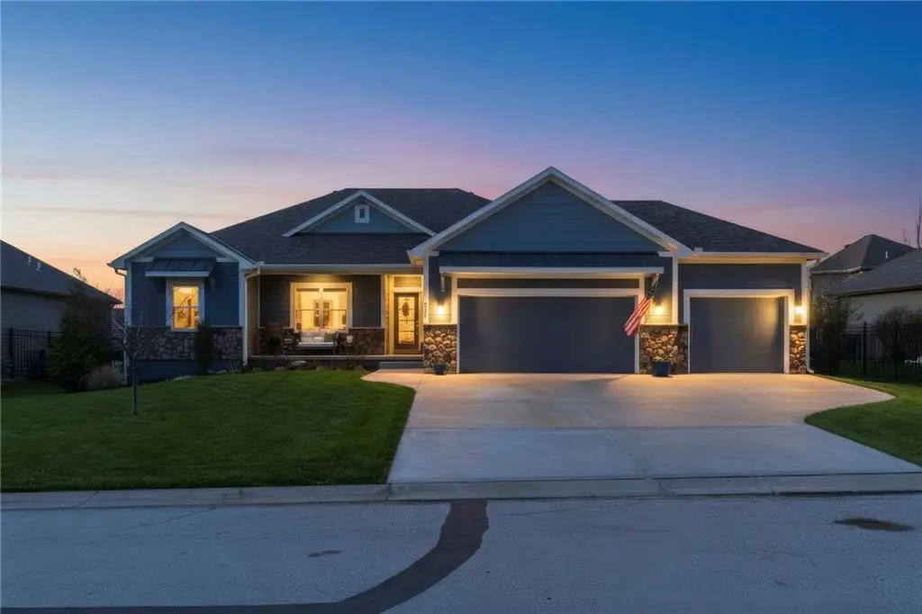 4224 S White Sands Court, Blue Springs, MO 64015 - #1