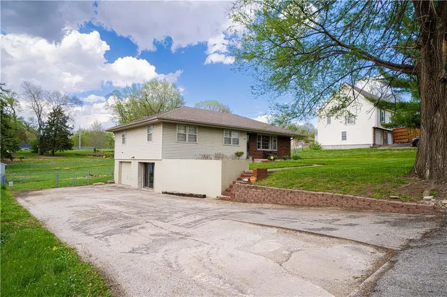 3903 Pacific Street, Saint Joseph, MO 64507 - #2