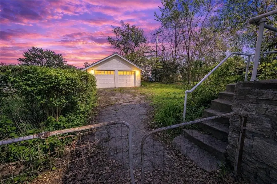 5727 Tracy Avenue, Kansas City, MO 64110 - #3