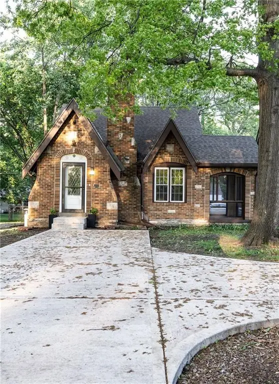 7639 Holmes Road, Kansas City, MO 64131 - #1