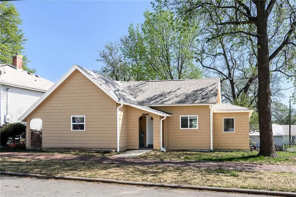 811 Dakota Street, Leavenworth, KS 66048 - #1