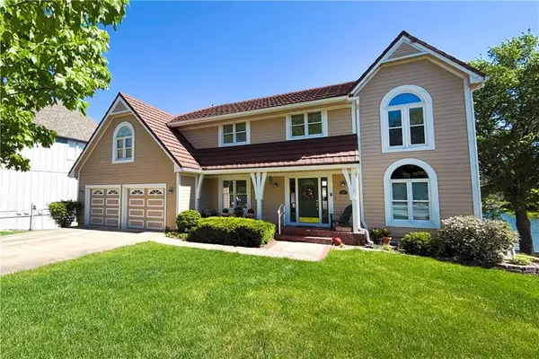 328 Warrington Court, Lee's Summit, MO 64064