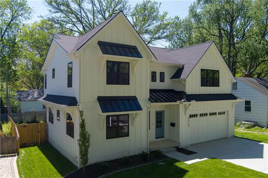 5325 W 72nd Street, Prairie Village, KS 66208 - #3