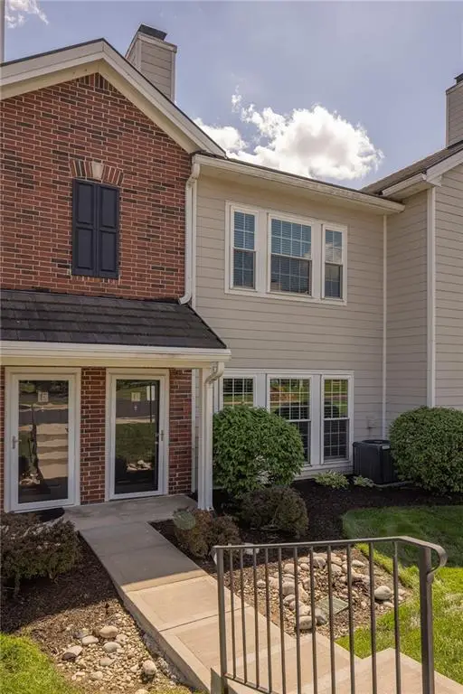 11603 Tomahawk Creek Parkway #F, Leawood, KS 66211