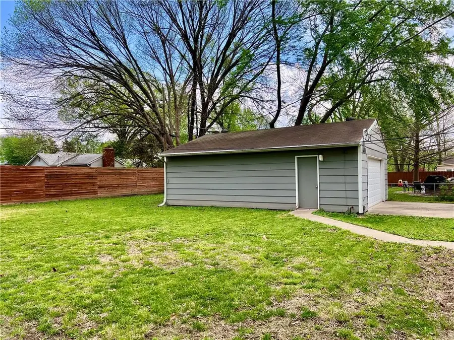 8207 Hemlock Street, Overland Park, KS 66204 - #3