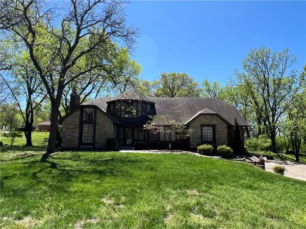 5611 NW Oak Ridge Court, Platte Woods, MO 64151