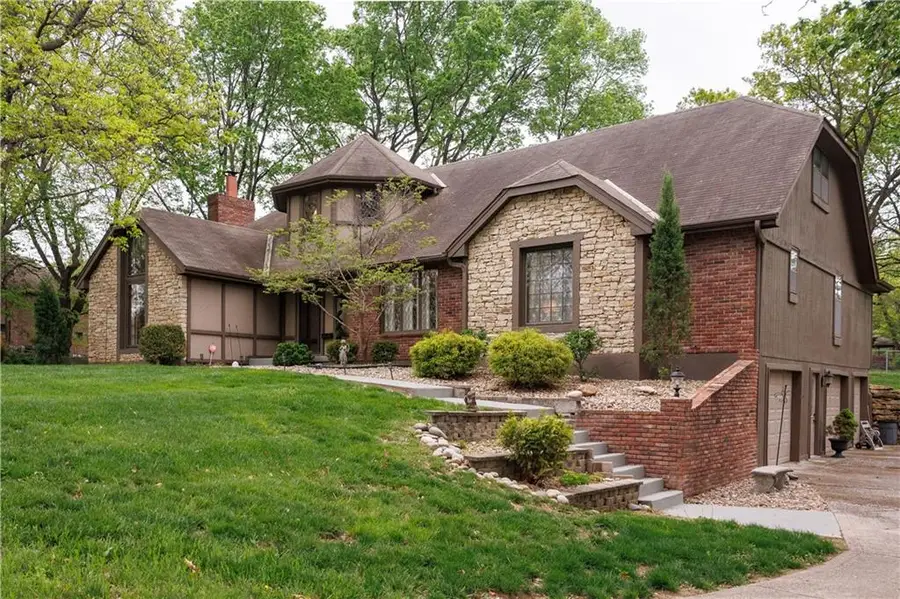 5611 NW Oak Ridge Court, Platte Woods, MO 64151 - #2