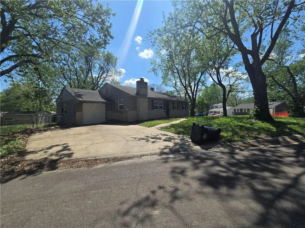 4001 S Pleasant Street, Independence, MO 64055 - #1