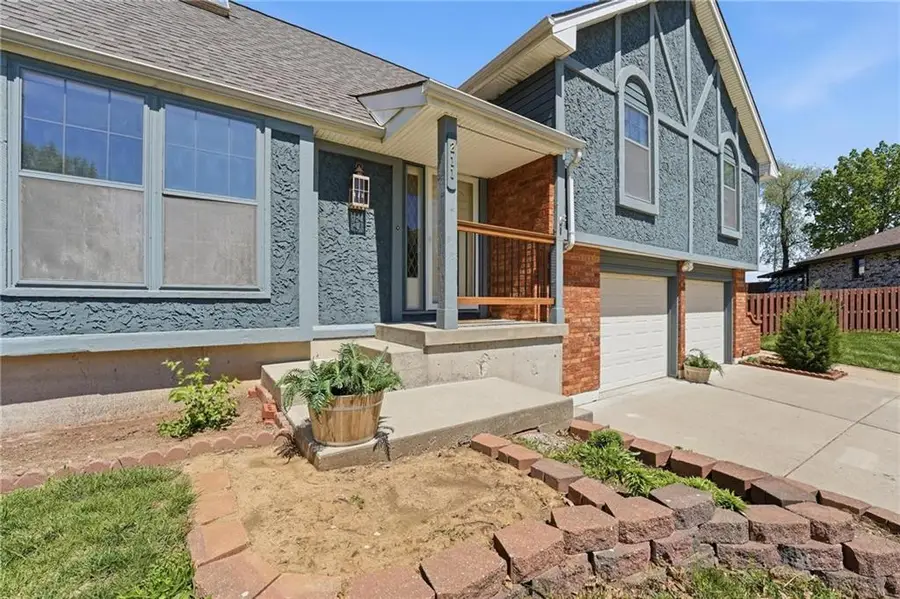 211 NE Hearnes Avenue, Blue Springs, MO 64014 - #3