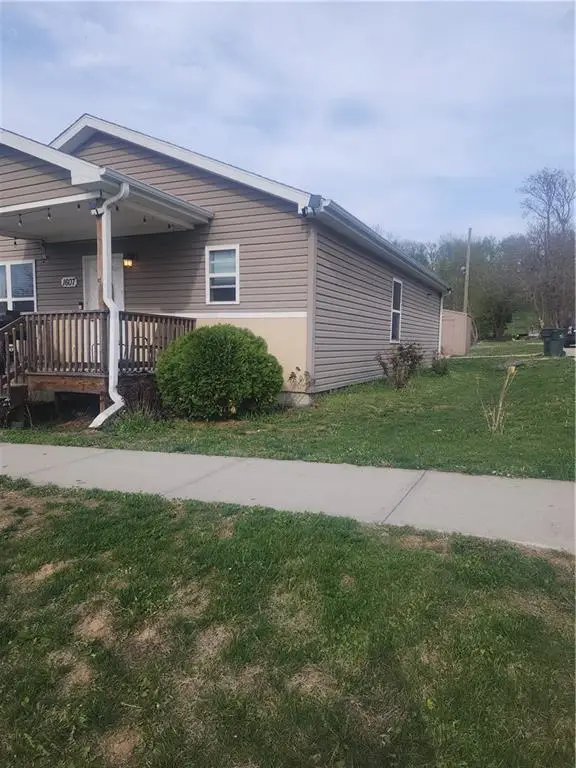 1607 S 14th Street, Saint Joseph, MO 64503 - #2