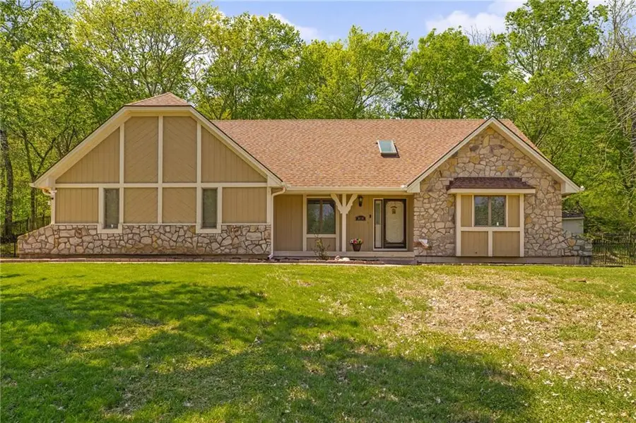 3020 S Bradford Lane, Blue Springs, MO 64015 - #3