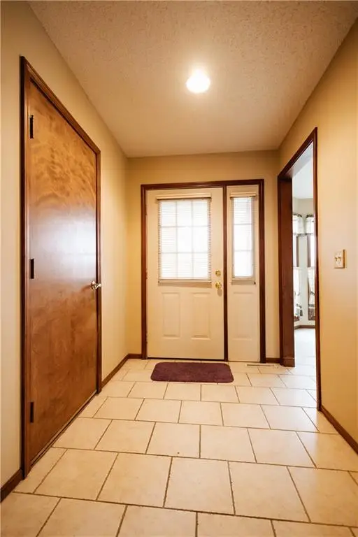 3902 Eastgate Drive, Saint Joseph, MO 64506 - #2