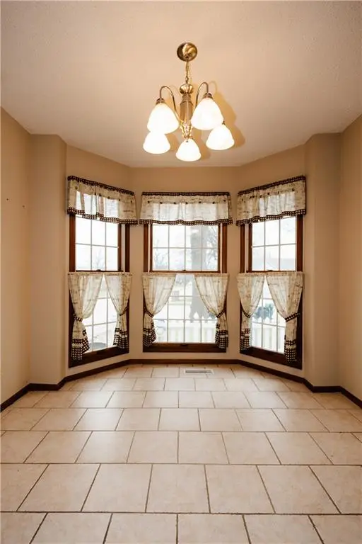 3902 Eastgate Drive, Saint Joseph, MO 64506 - #3