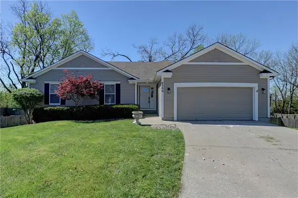 4300 NE Blue Jay Circle, Lee's Summit, MO 64064
