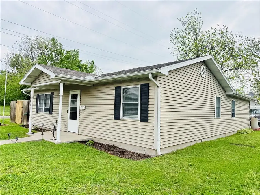 721 N 2nd Street, Iola, KS 66749 - #2