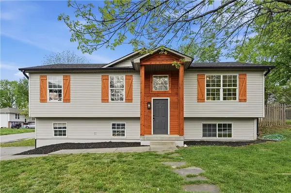 1705 SE Piccadilly Street, Blue Springs, MO 64014