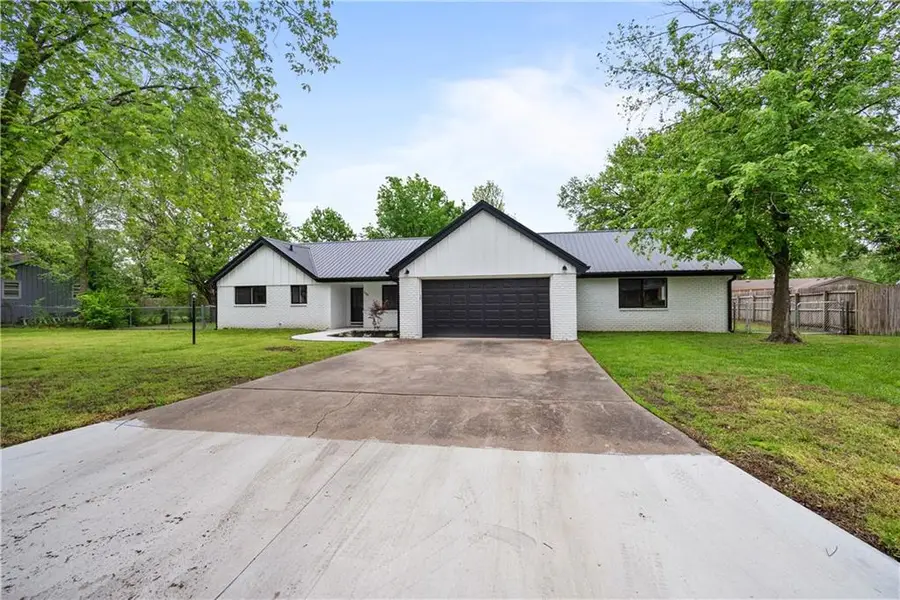 1120 30th Drive, Parsons, KS 67357 - #2