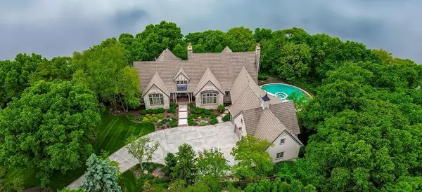 10462 S Oakcrest Lane, Olathe, KS 66061