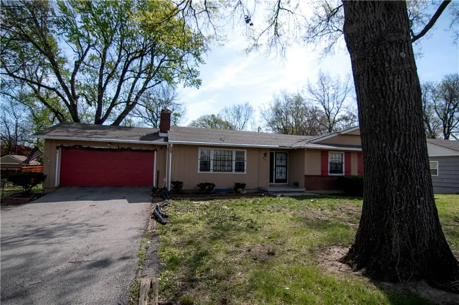 6613 Chestnut Avenue, Kansas City, MO 64132 - #2