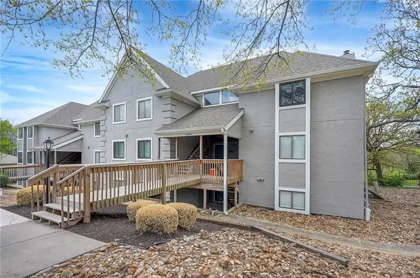 5860 Park Unit #12 Street, Shawnee, KS 66216