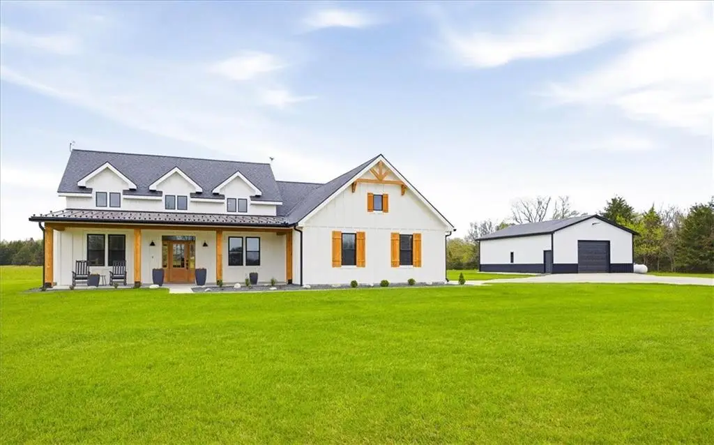 9513 W 2400 Road, Fontana, KS 66026 - #1