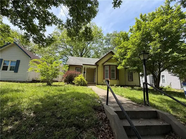 920 Columbia Avenue, Leavenworth, KS 66048