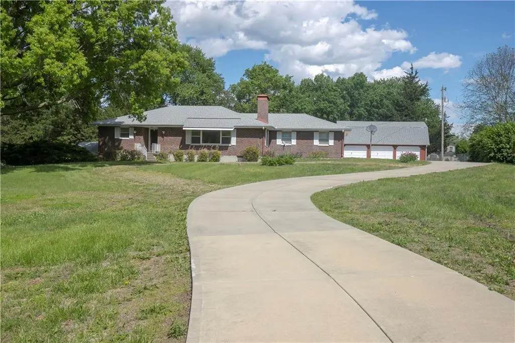 517 S 21 Street, Leavenworth, KS 66048 - #1