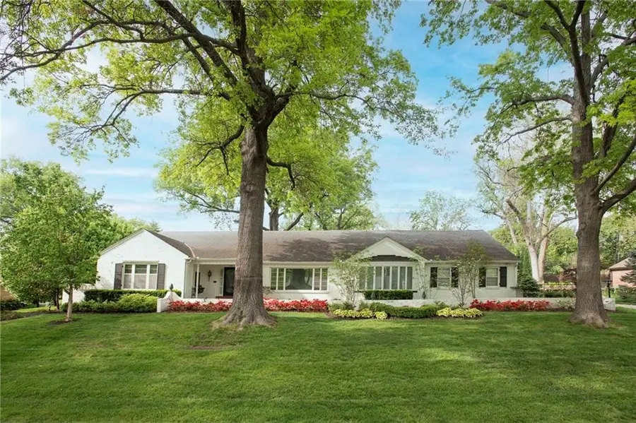 1240 W 64th Terrace W, Kansas City, MO 64113 - #2