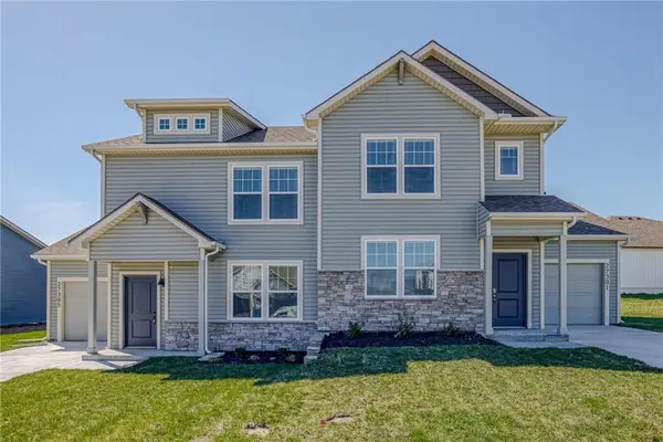 12404 S Acacia Drive, Lee's Summit, MO 64086