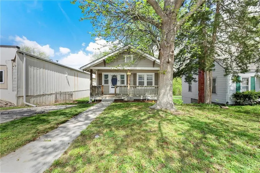 526 Oak Street, Leavenworth, KS 66048 - #2