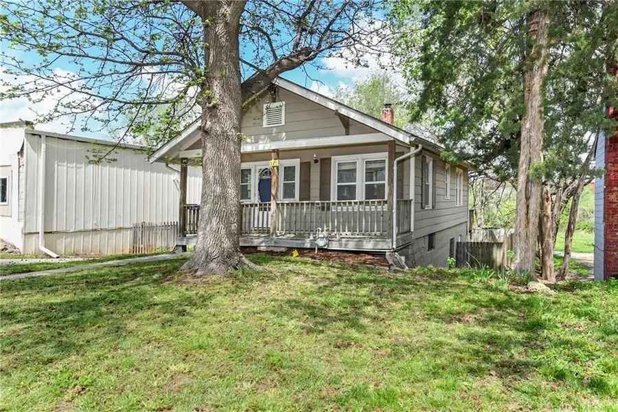 526 Oak Street, Leavenworth, KS 66048 - #3