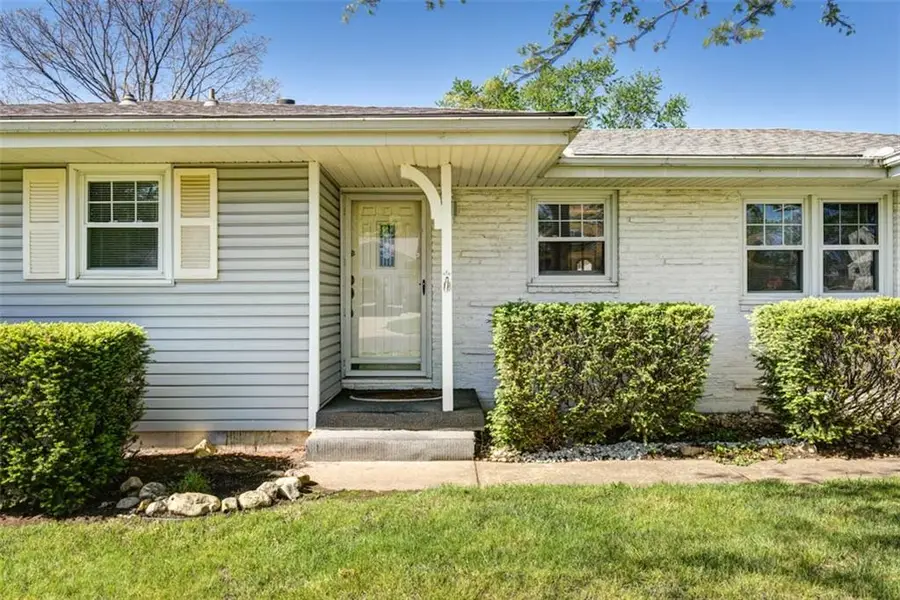 802 N Crow Avenue, Independence, MO 64056 - #2