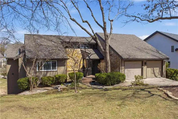 222 NW Locust Street, Lee's Summit, MO 64064