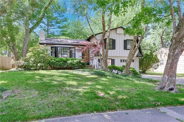 7721 W 96th Street, Overland Park, KS 66212