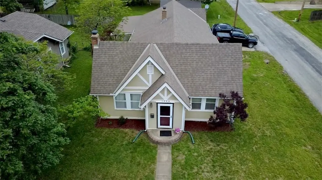 1006 E Pearl Street, Harrisonville, MO 64701 - #1