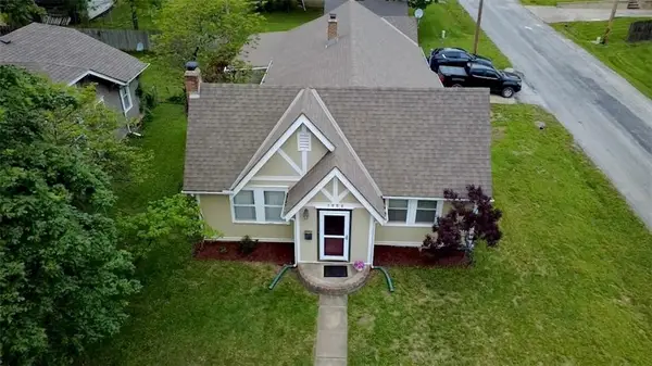 1006 E Pearl Street, Harrisonville, MO 64701