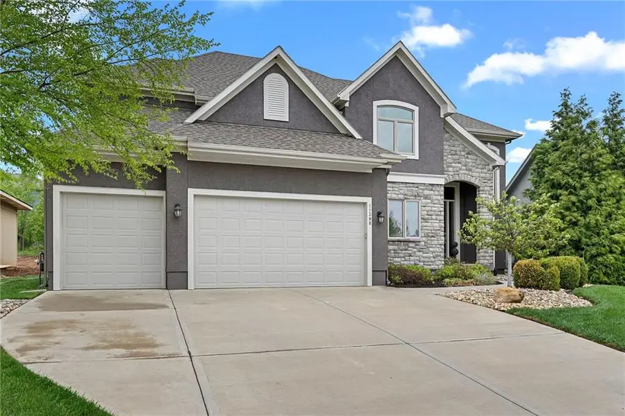 11398 S Longview Road, Olathe, KS 66061 - #2