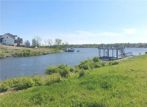 18 Checotah Bluffs Circle, Lake Winnebago, MO 64034