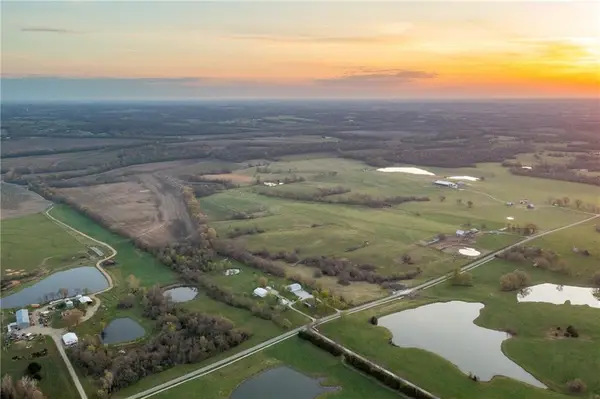 221 200th Road, Warrensburg, MO 64093