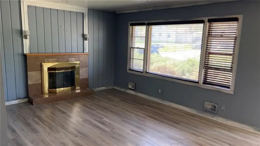 4415 Vermont Avenue, Kansas City, MO 64133 - #3