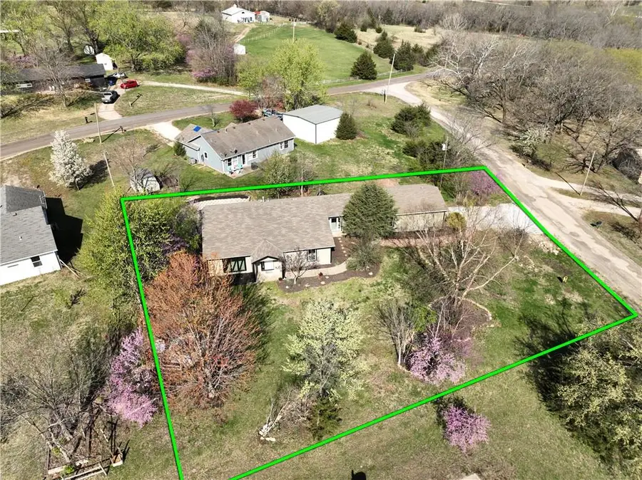 5183 Cherokee Lane, McLouth, KS 66054 - #2