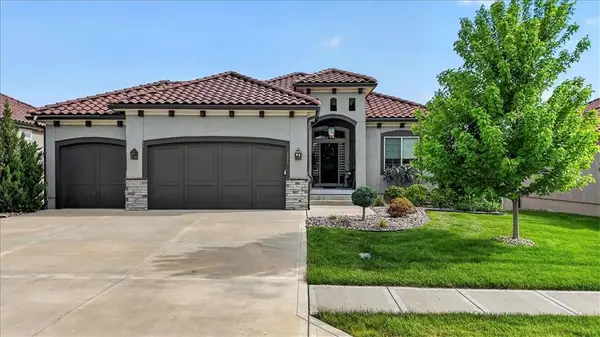 1217 SW Pebble Lane, Lee's Summit, MO 64082