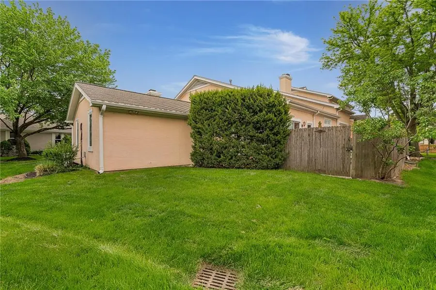 3709 Somerset Drive, Prairie Village, KS 66208 - #3